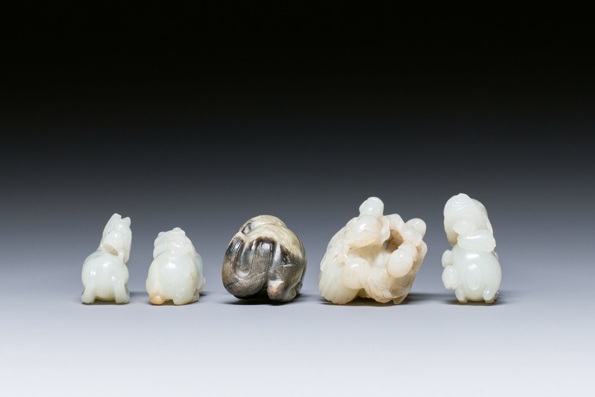 Five Chinese white, celadon and grey-black jade carvings, Qing/Republic - Image 5 of 9