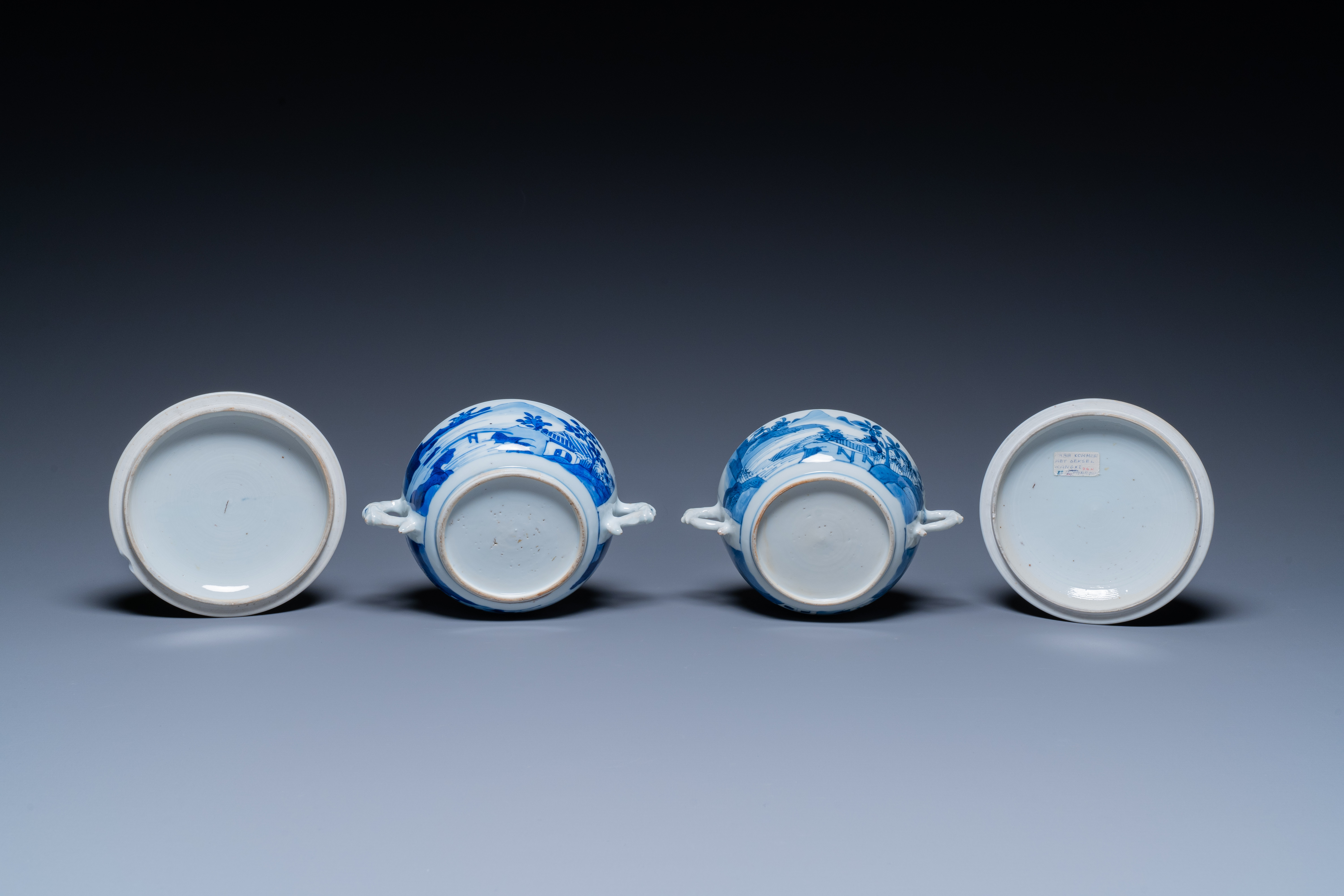 A pair of Chinese blue and white bowls and covers, Kangxi - Image 7 of 7