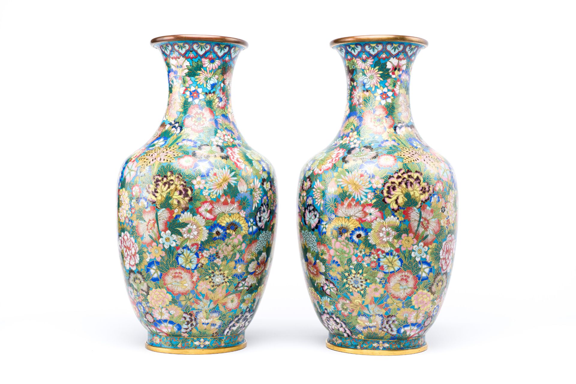 A fine pair of Chinese cloisonne 'millefleurs' vases, workshop mark of De Cheng, Beijing, 2nd half 1 - Image 3 of 7