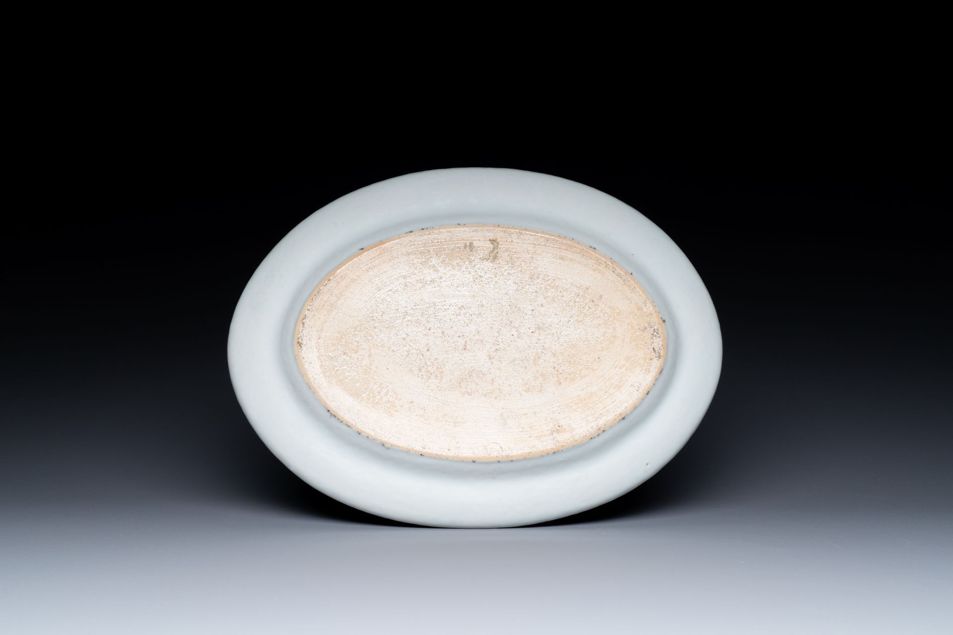 An oval Chinese Canton famille rose dish, Jiaqing/Daoguang - Image 2 of 2