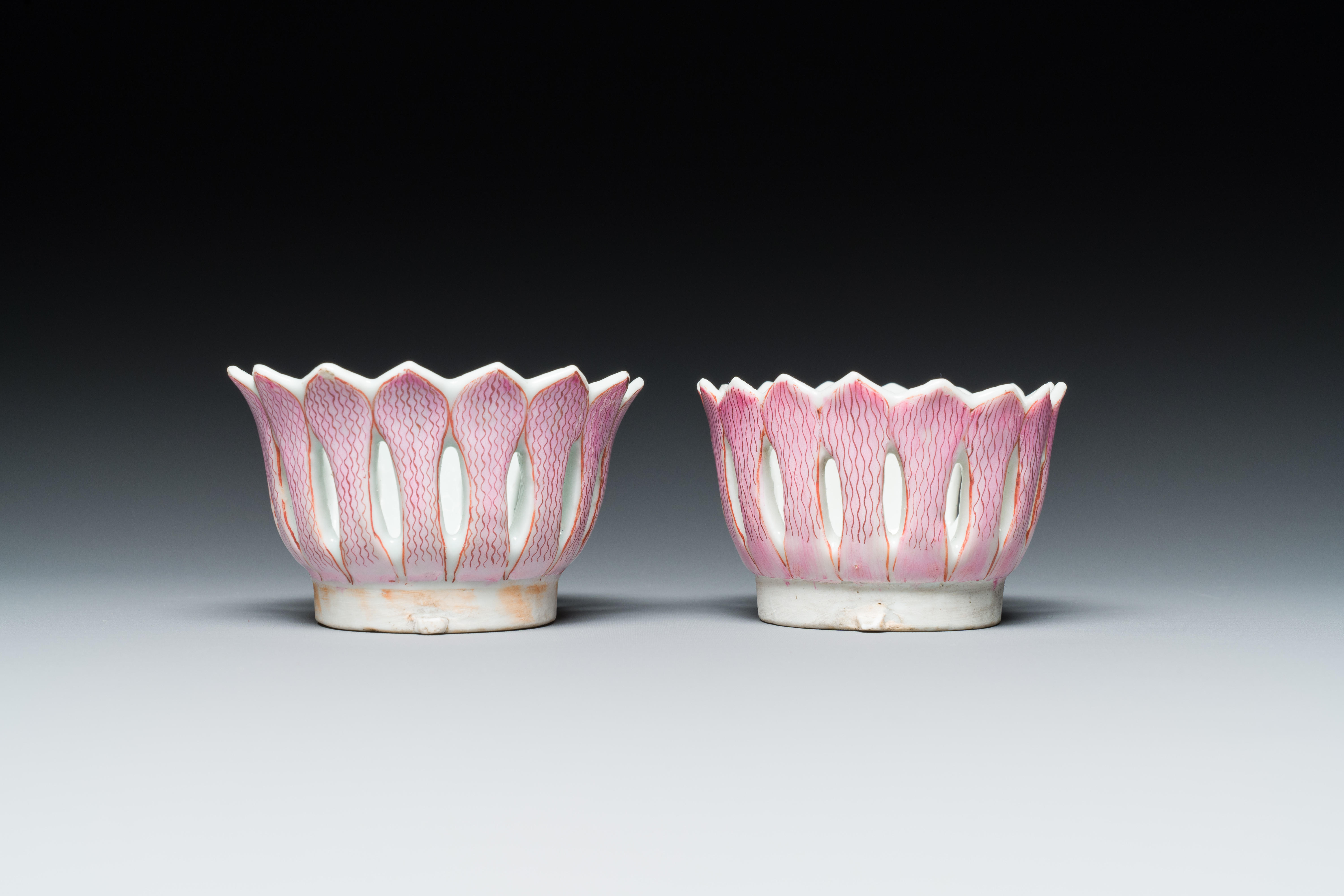 A pair of fine Chinese famille rose trembleuse stands or 'mancerina', Qianlong - Image 5 of 9