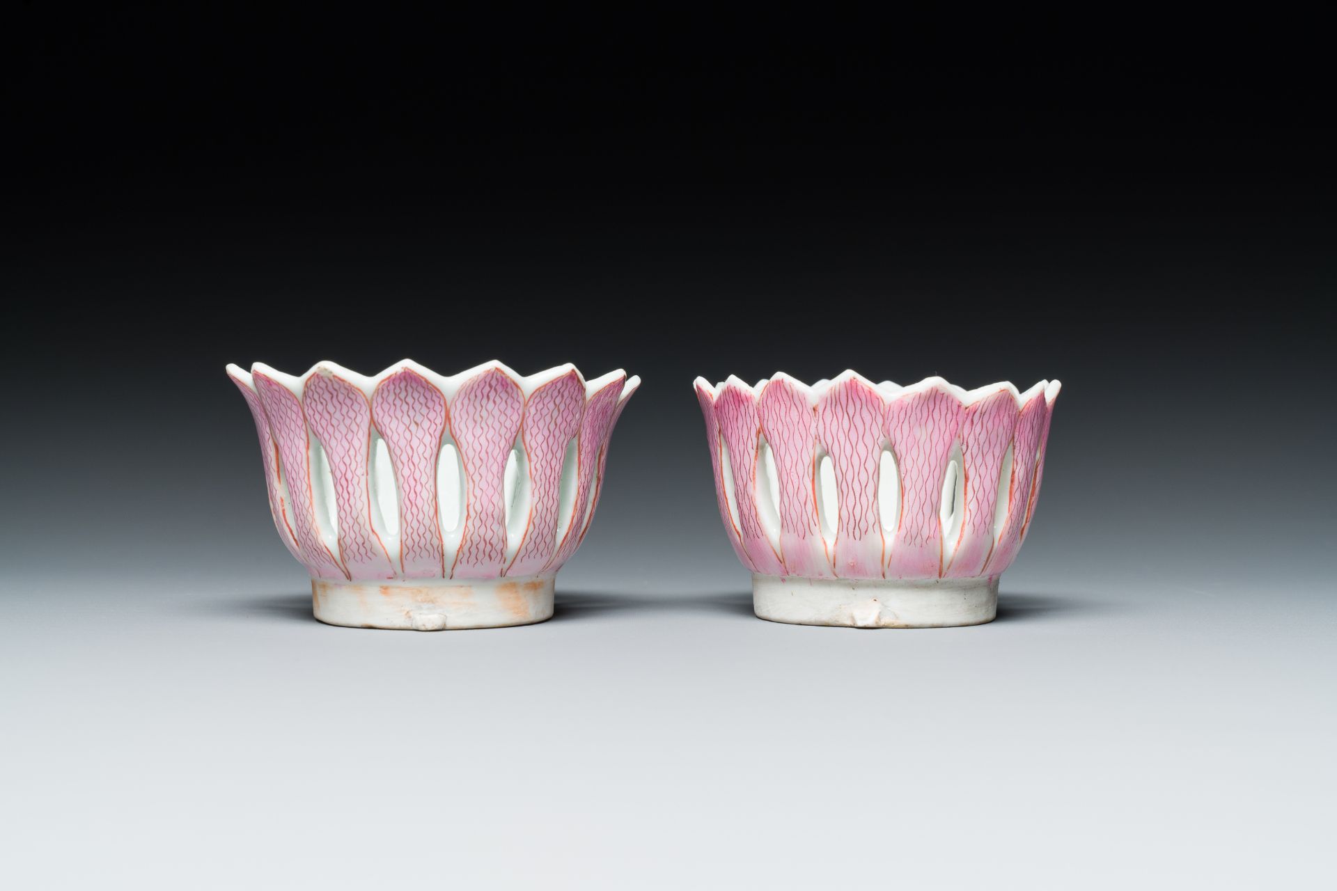 A pair of fine Chinese famille rose trembleuse stands or 'mancerina', Qianlong - Image 5 of 9