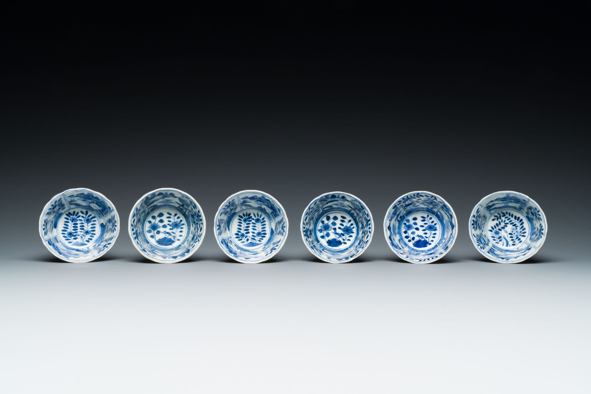 A varied collection of Chinese porcelain, 18/19th C. - Image 10 of 18