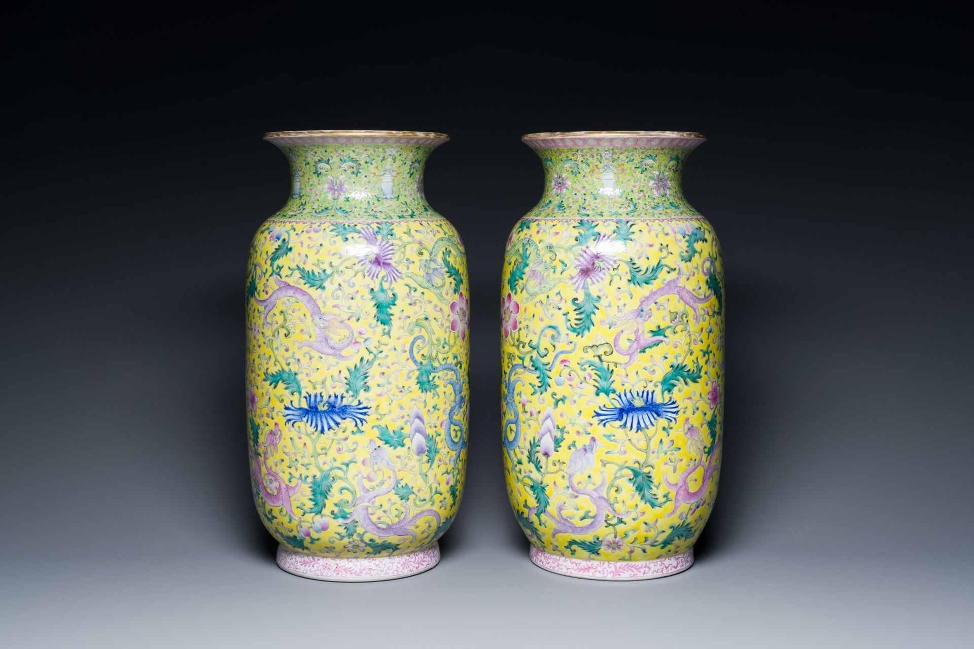 A pair of Chinese famille rose yellow-ground 'dragon' vases, Qianlong mark, Republic - Bild 4 aus 6
