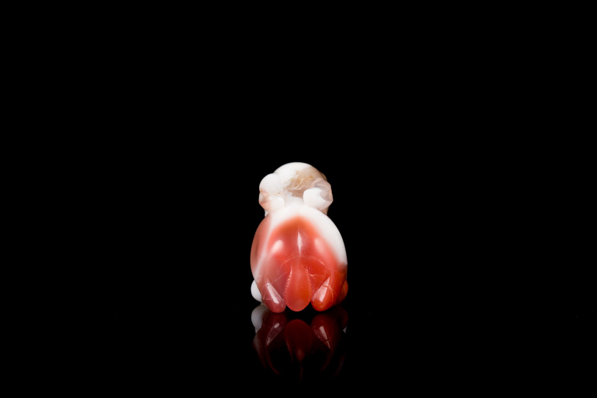 A Chinese agate carving of a rabbit, Qing - Image 3 of 7