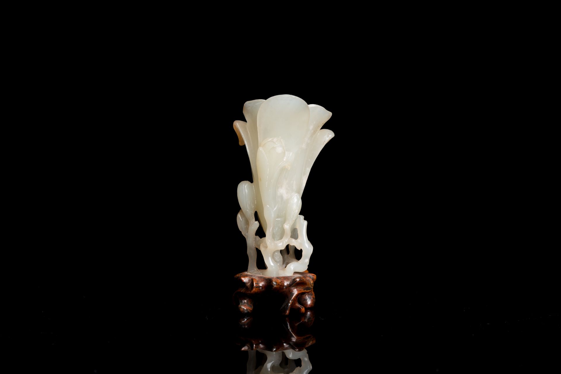 A Chinese white jade 'magnolia' carving, Qing - Image 4 of 7