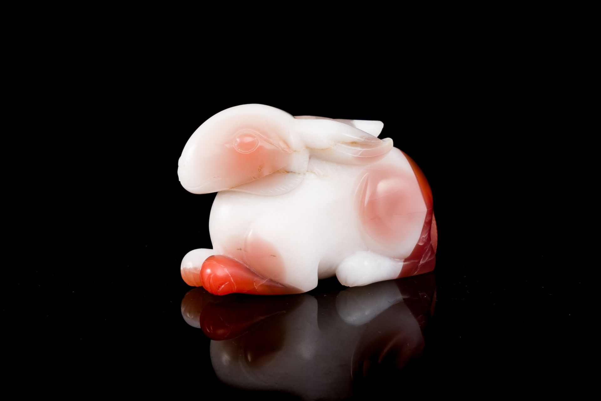 A Chinese agate carving of a rabbit, Qing
