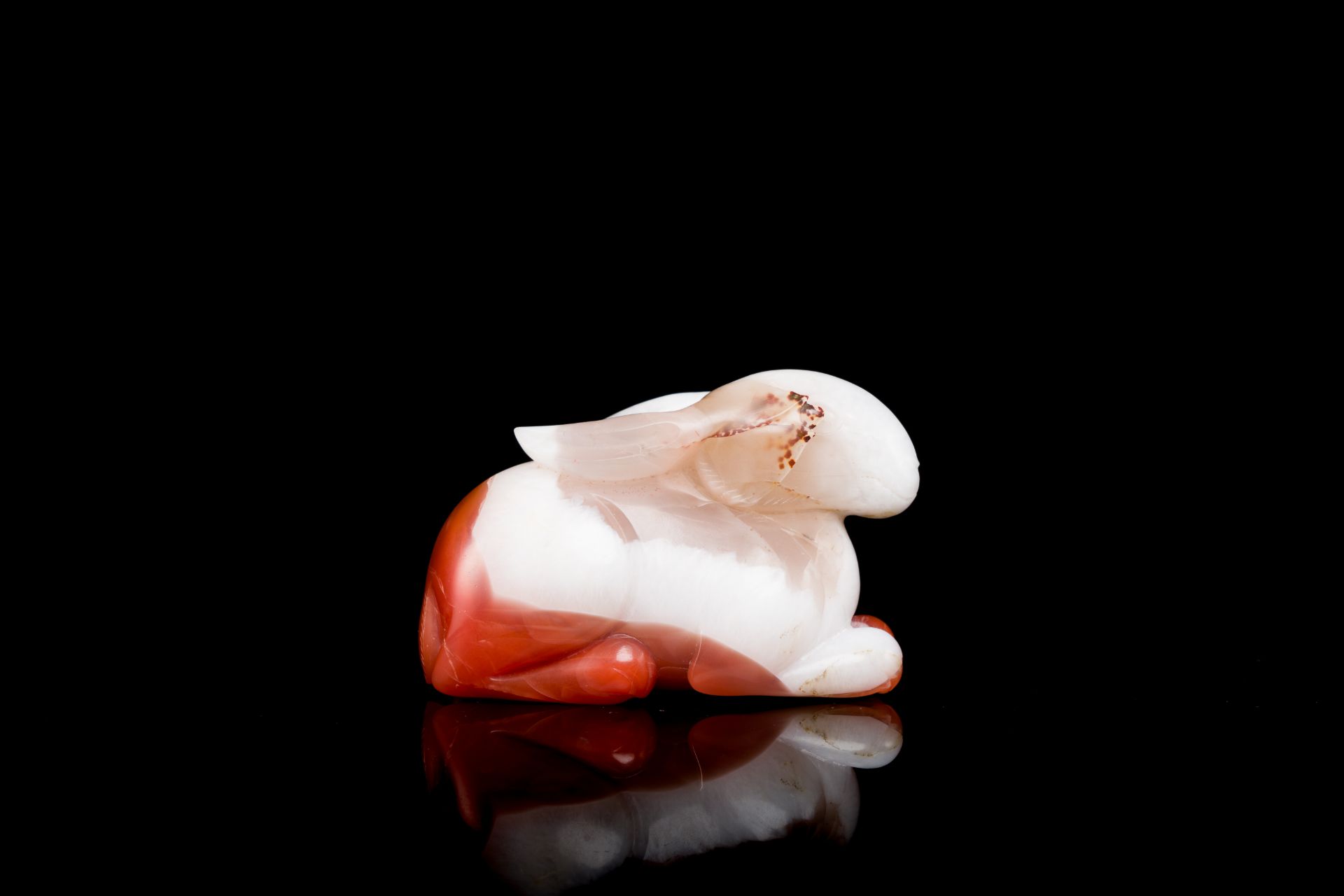 A Chinese agate carving of a rabbit, Qing - Image 4 of 7
