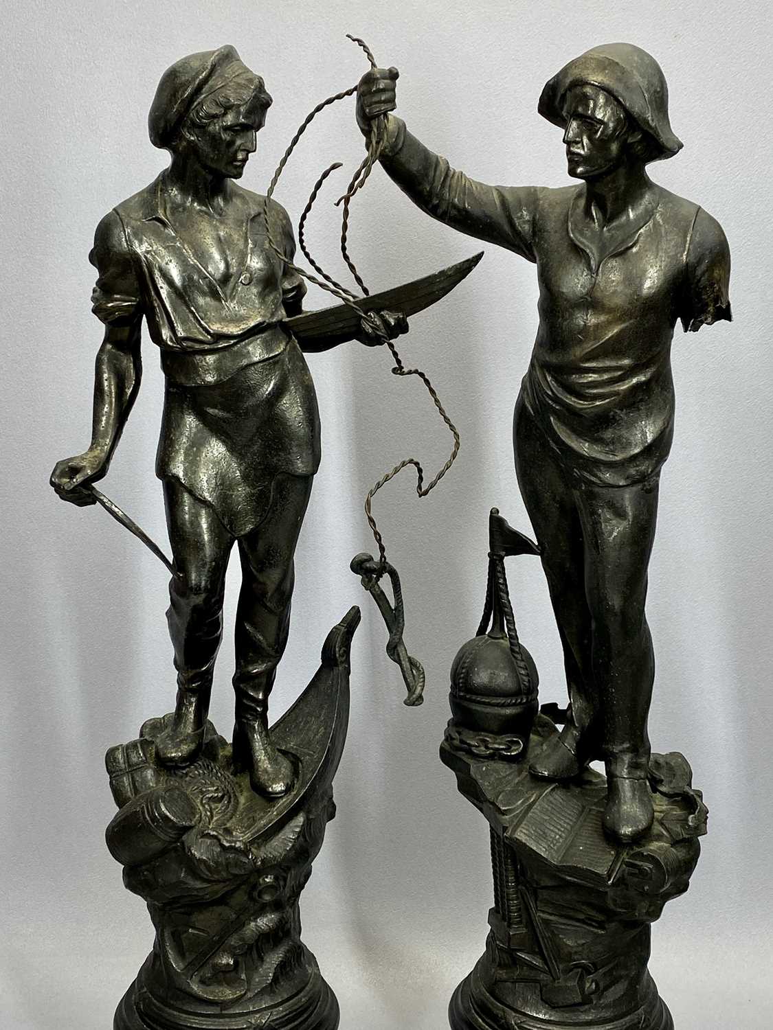 FRENCH SPELTER FIGURES - a late 19th Century pair, boat builders, on circular ebonised plinths, - Bild 2 aus 3
