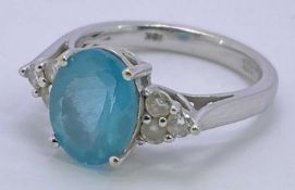 18CT WHITE GOLD PARAIBA TOURMALINE & DIAMOND RING - oval facet cut central stone, 8 x 11mm, claw set