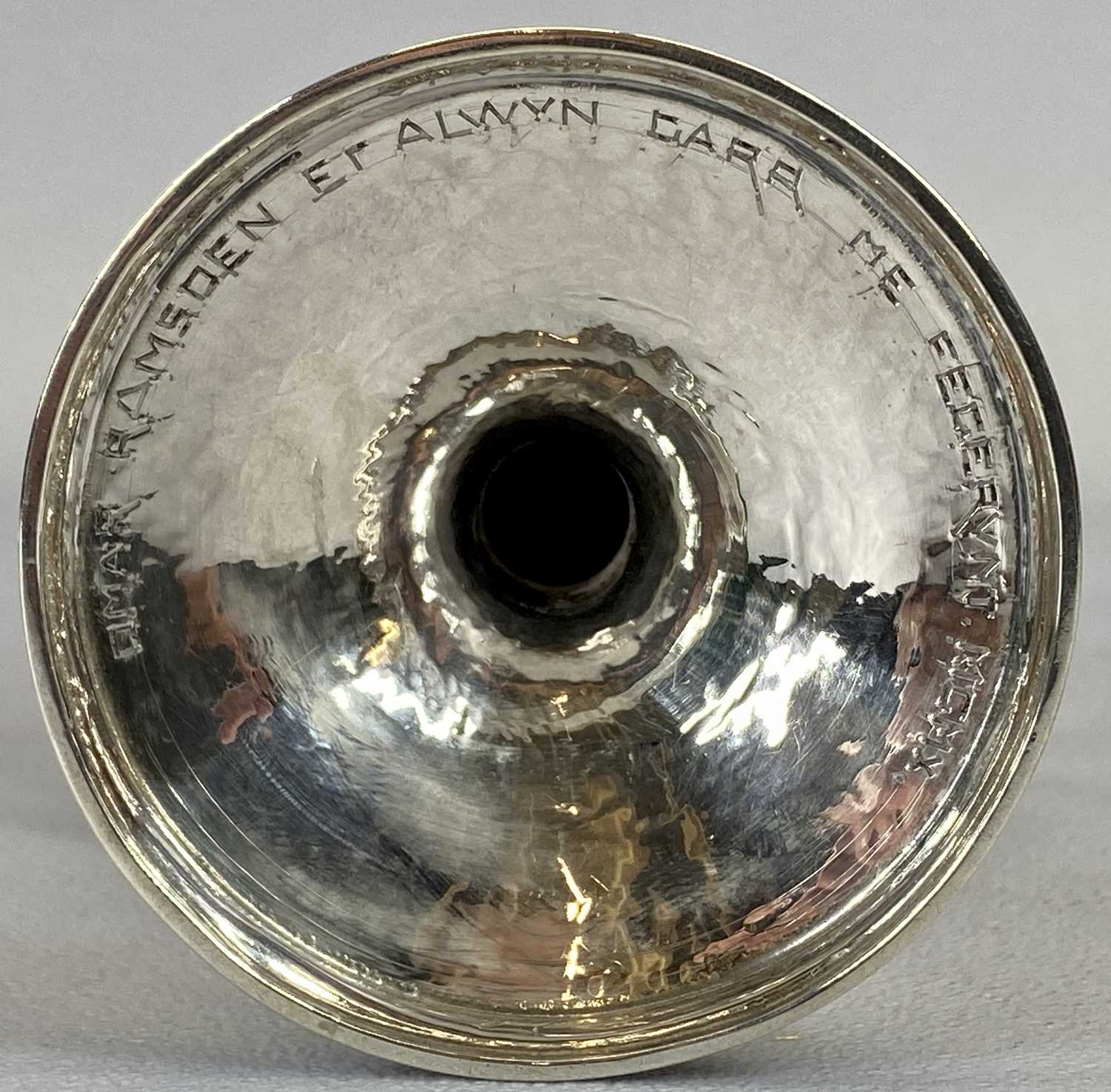 ARTS & CRAFTS BEATEN SILVER GOBLET - London 1910, Makers Omar Ramsden & Alwyn Carr, beaten visible - Image 4 of 4