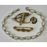 9CT GOLD & OTHER JEWELLERY ITEMS (4) to include a wishbone and Kookaburra bird brooch, 3cms