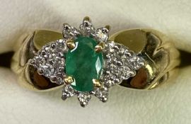 14CT GOLD EMERALD & DIAMOND CLUSTER RING - claw set central oval emerald, 7 x 4mm with a surround of
