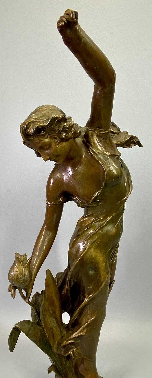 FRENCH ART NOUVEAU PAINTED SPELTER FIGURES, A PAIR - dancing flower girls, 60cms H - Bild 2 aus 3