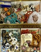 VINTAGE CARD JEWELLERY BOX & CONTENTS - Miracle and other brooches, hardstone and other necklaces,