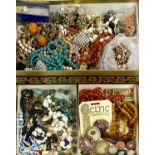 VINTAGE CARD JEWELLERY BOX & CONTENTS - Miracle and other brooches, hardstone and other necklaces,