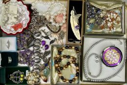 MIXED GROUP OF COSTUME JEWELLERY - to include some sterling and 925 silver, marcasite, Siam,