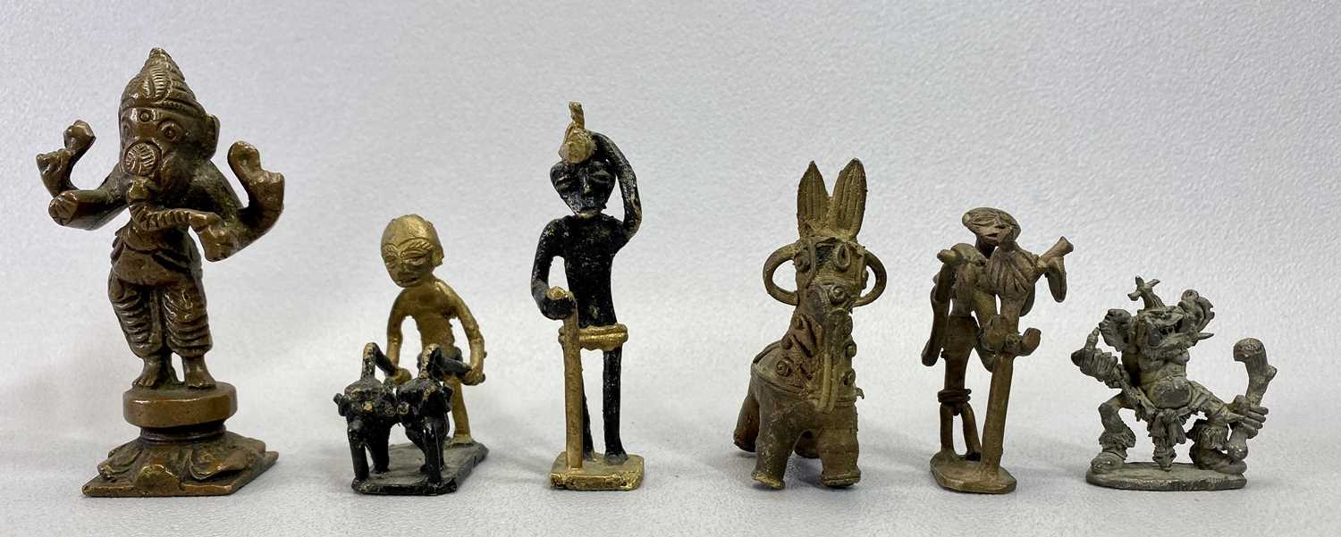 INDONESIAN MINIATURES CAST METAL FIGURES (11) - some painted, 13cms H the tallest, ETC - Bild 3 aus 5