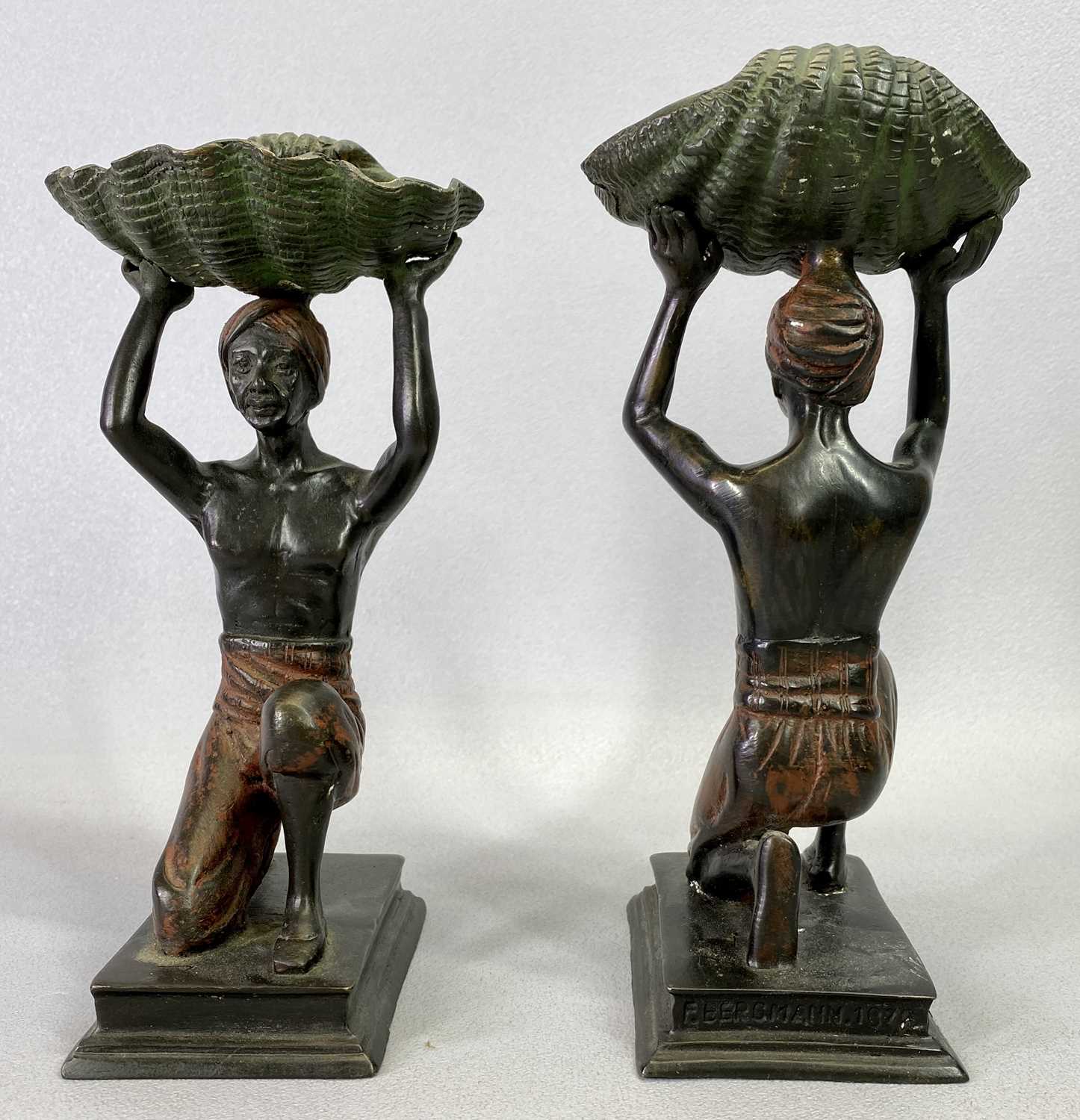 BERGMANN STYLE COLD PAINTED METAL TABLE SALTS, A PAIR - modelled as kneeling blackamoors with arms - Bild 2 aus 3