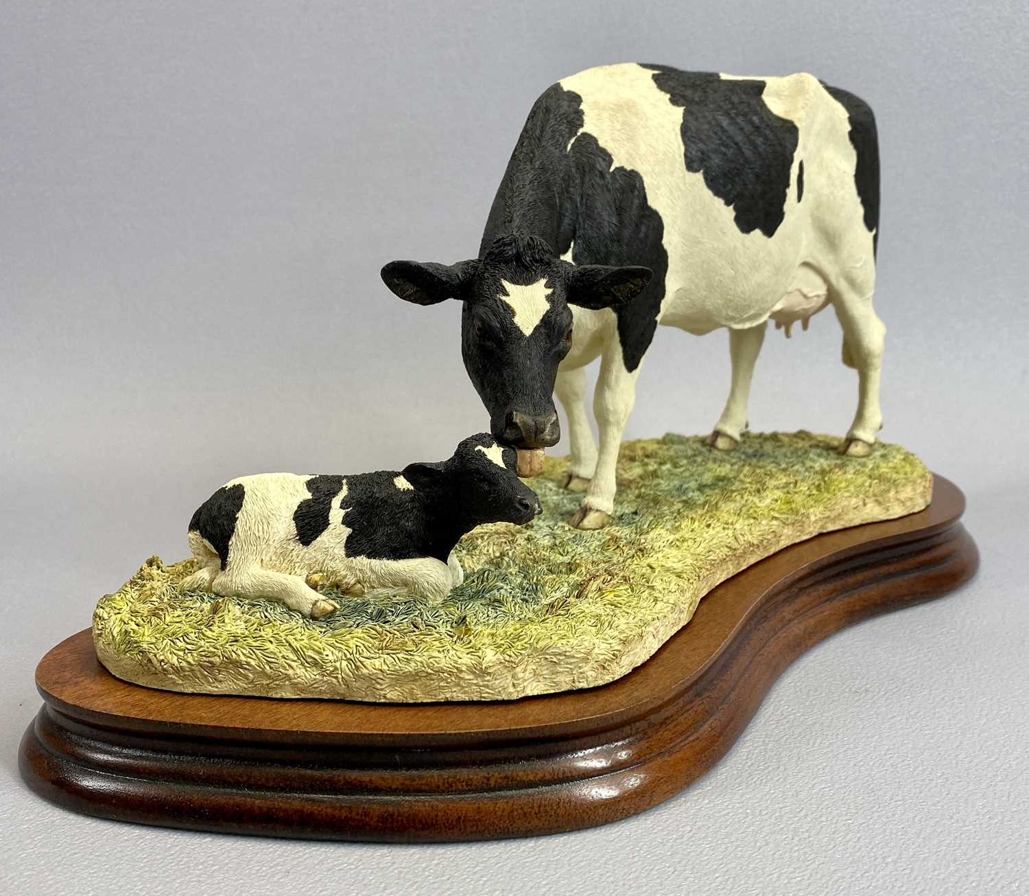 BORDER FINE ARTS FIGURE - Holstein Friesian cow and calf, B0309, 17cms H, boxed - Image 2 of 3