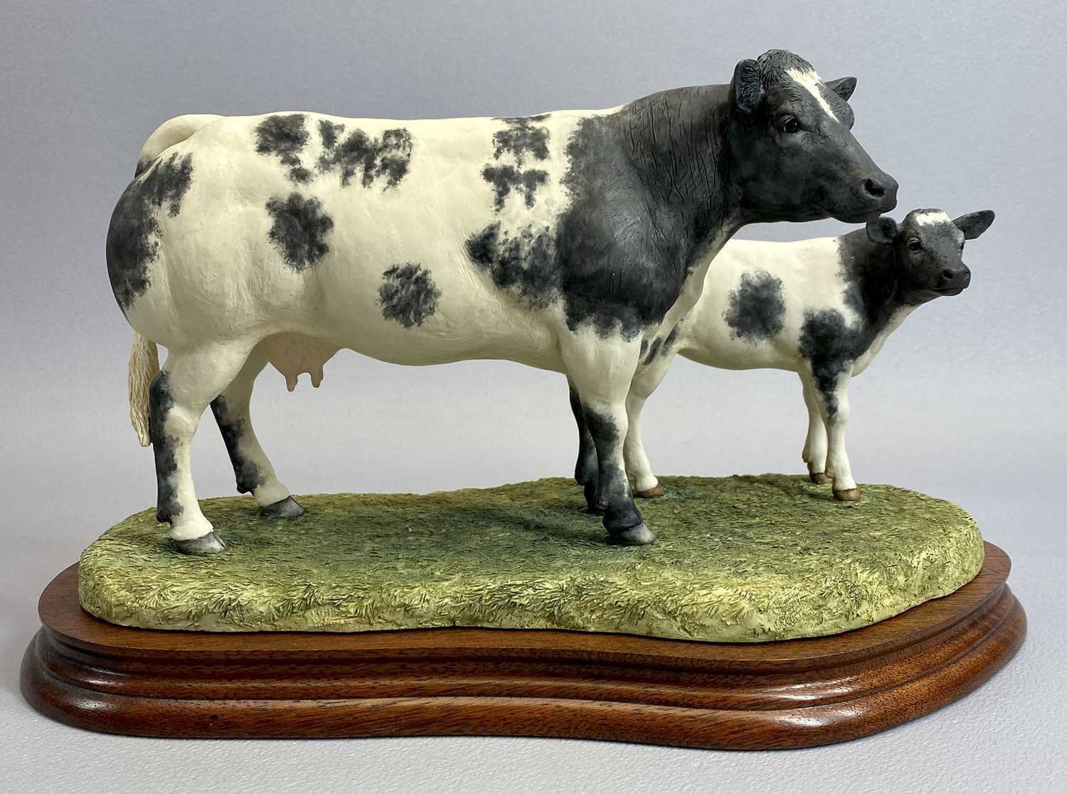 BORDER FINE ARTS FIGURE - Belgian blue cow/calf, B0590, on wooden stand, 18cms H, with certificate