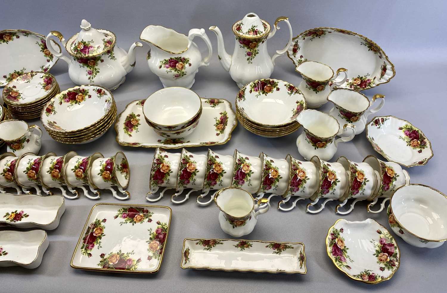 ROYAL ALBERT OLD COUNTRY ROSES TEA SERVICE, COFFEE SERVICE and other items of tableware, approx 78 - Image 2 of 3
