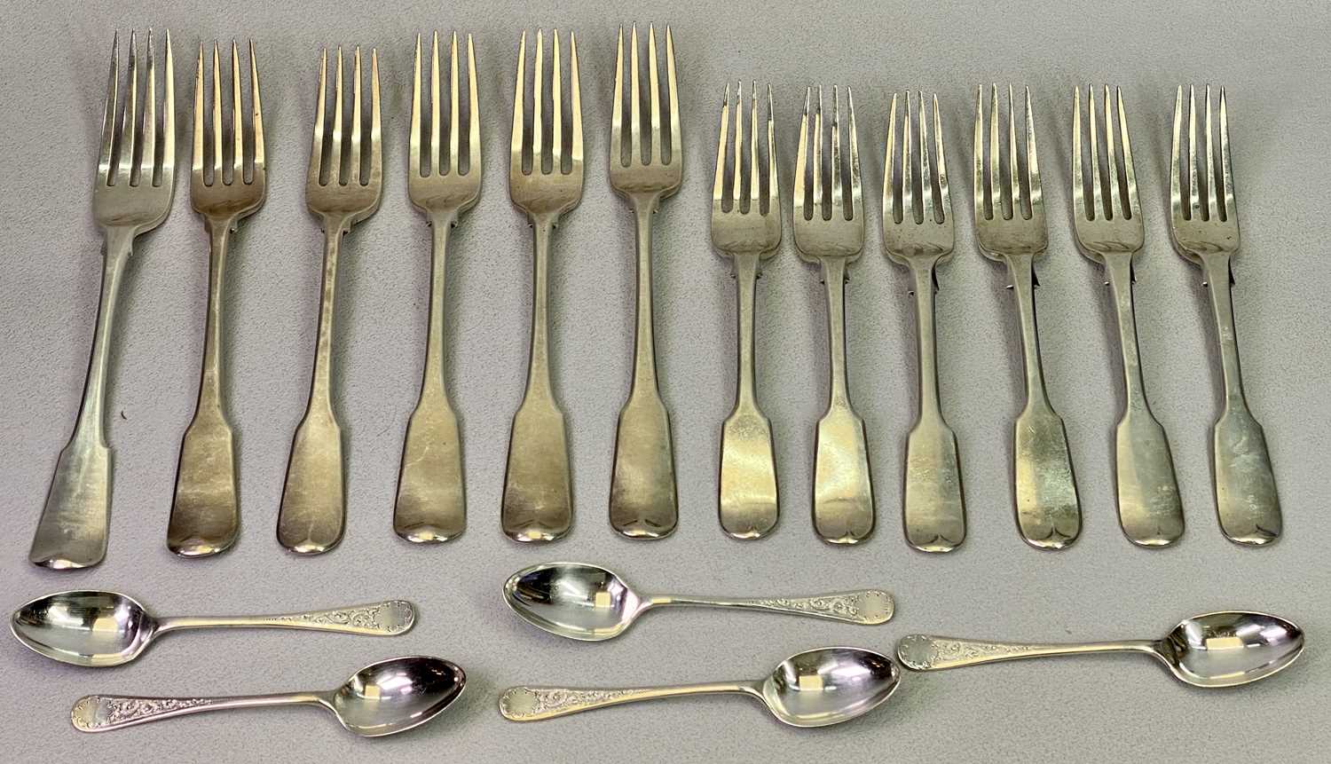 GEORGE III & LATER SILVER FLAT WARE - a mixed quantity of 17 pieces to include 12 x fiddle pattern