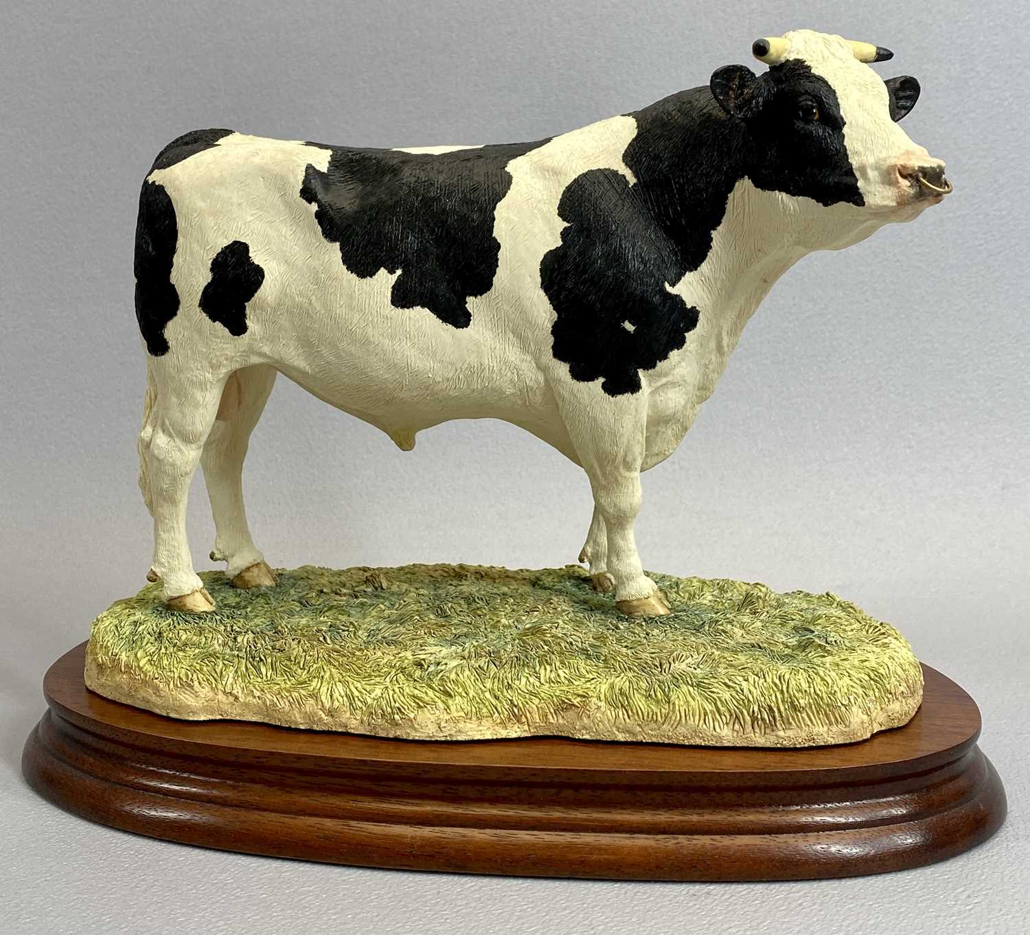 BORDER FINE ARTS FIGURE - Holstein Bull, B0308, on wooden stand, 18cms H, with certificate and