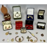 GENTLEMAN'S JEWELLERY & COLLECTABLES GROUP - various cased pairs and loose, gold tone and other