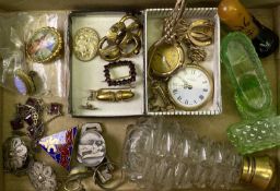 VINTAGE & LATER JEWELLERY, WATCHES & COLLECTABLES GROUP - a 9ct gold cased lady's wristwatch with