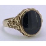 9CT GOLD HARDSTONE GENT'S SIGNET RING - Size mid V-W, 5.5grms, the black oval stone 13 x 6mm inset