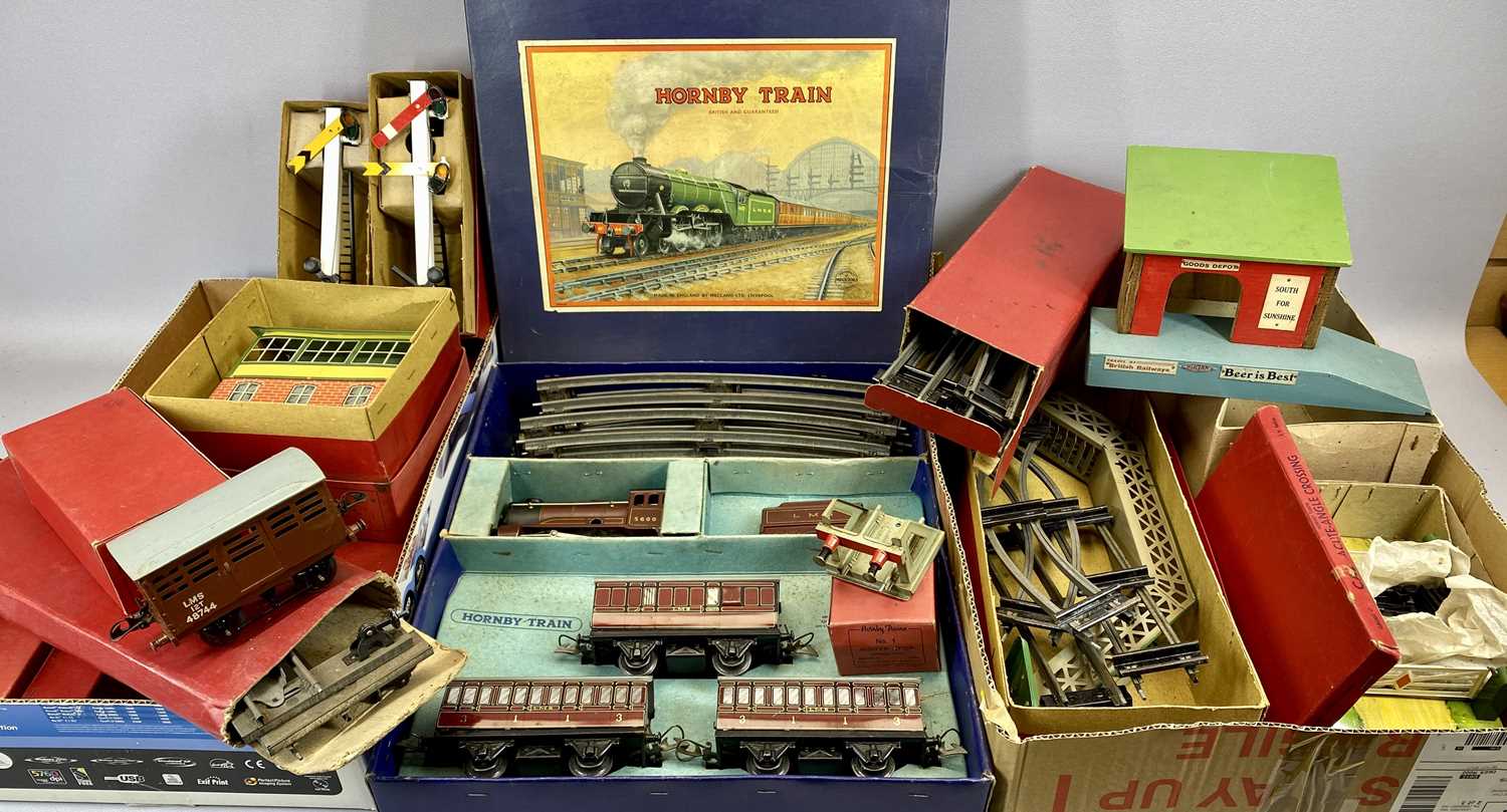 HORNBY TRAINS - a vintage O Gauge train set, all items in original boxes, No 501 Passenger Train Set