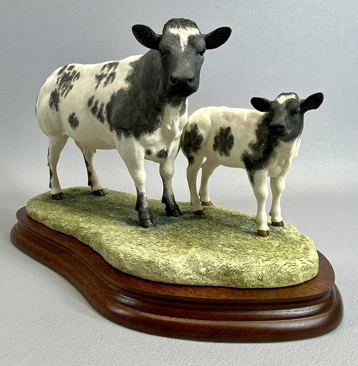 BORDER FINE ARTS FIGURE - Belgian blue cow/calf, B0590, on wooden stand, 18cms H, with certificate - Image 3 of 3