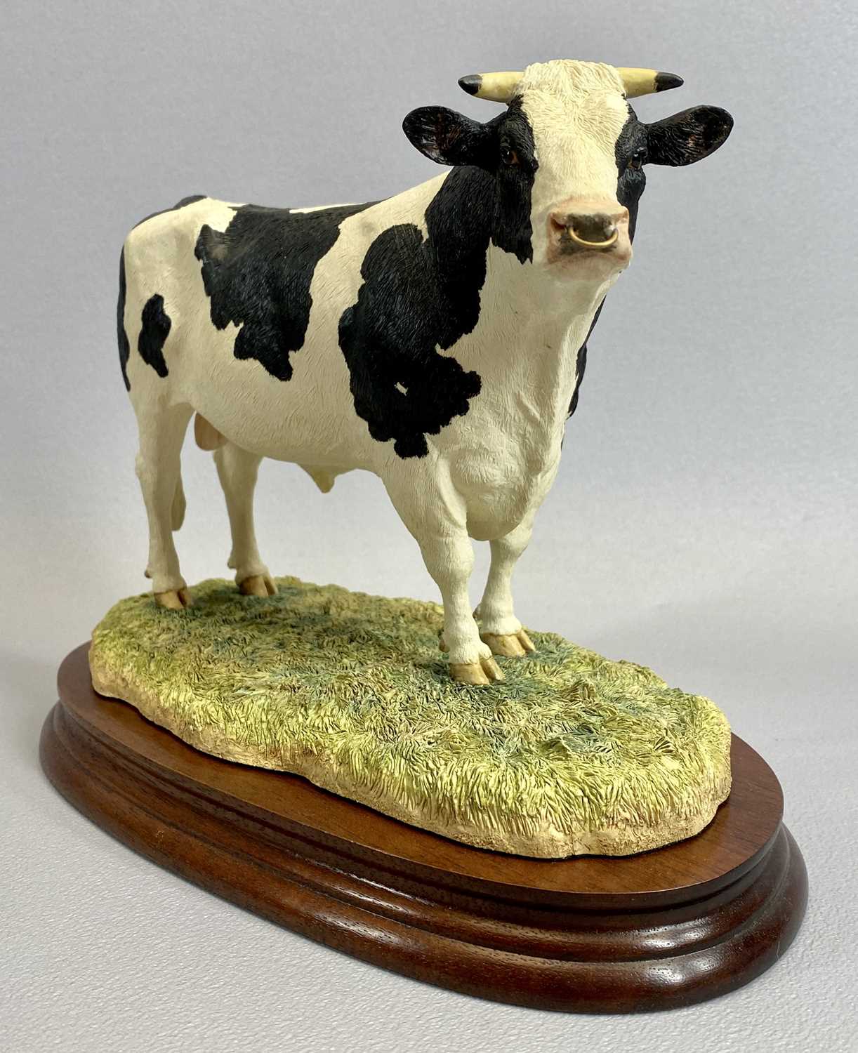 BORDER FINE ARTS FIGURE - Holstein Bull, B0308, on wooden stand, 18cms H, with certificate and - Image 2 of 3