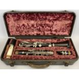 BOOSEY & HAWKES REGENT CLARINET - in plush lined hard case