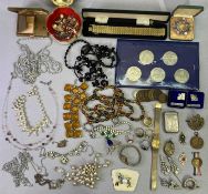 9CT GOLD, STERLING SILVER, HARDSTONE & OTHER COSTUME JEWELLERY & COLLECTABLES - to include a 9ct