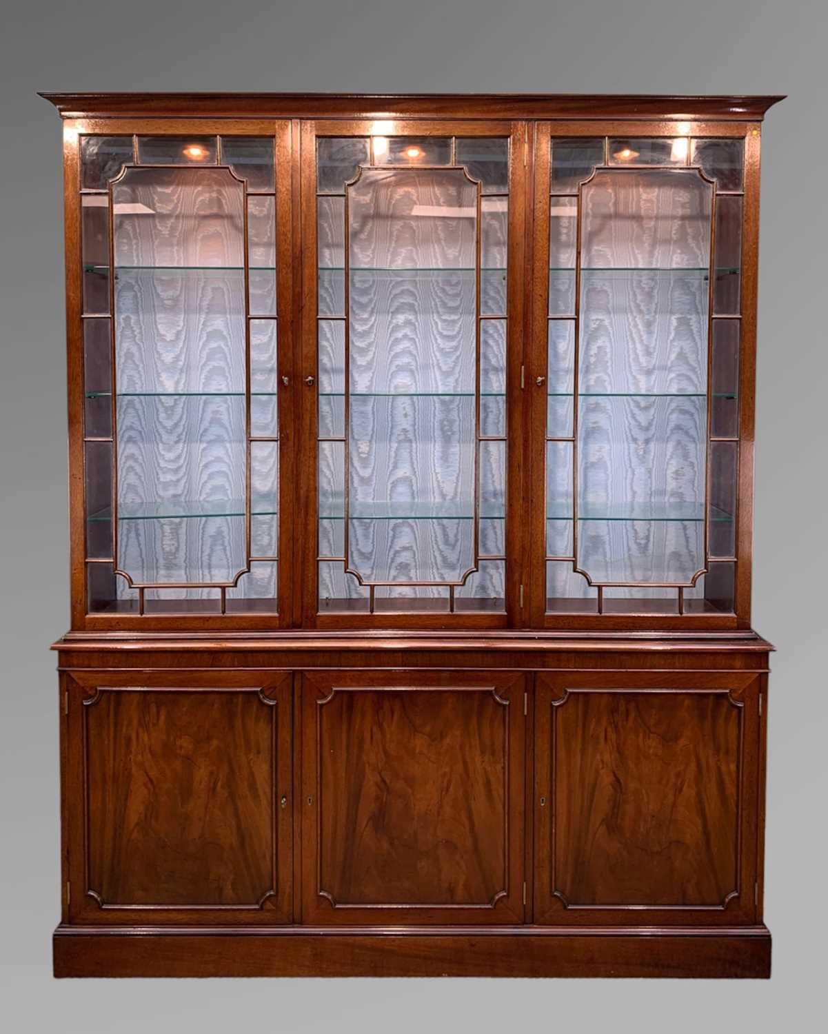 MODERN GEORGIAN STYLE MAHOGANY CABINET, with adjustable glass shelves, on a cupboard base, with a - Image 3 of 3