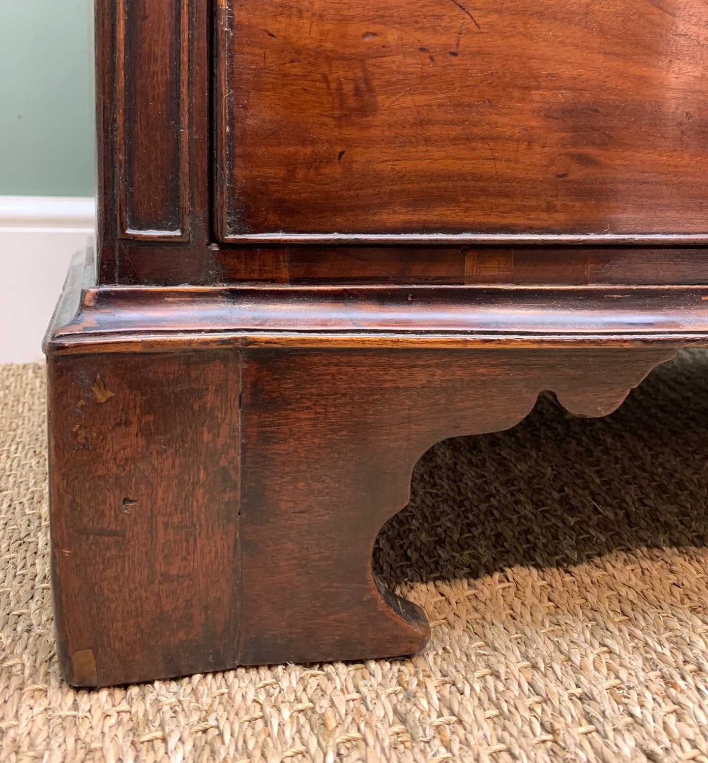 19TH CENTURY MAHOGANY BOWFRONT CHEST, rosewood crossbanded frieze, fitted 2 short and 3 long drawers - Image 5 of 8