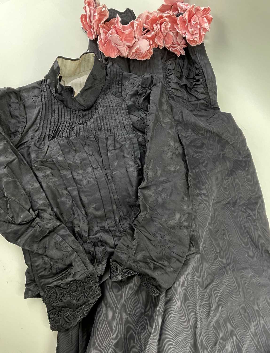 VICTORIAN BLACK BODICE, SATIN DRESS, & JAPANESE-STYLE CREPE 'KIMONO' GOWNS, the dress with watersilk - Image 5 of 23