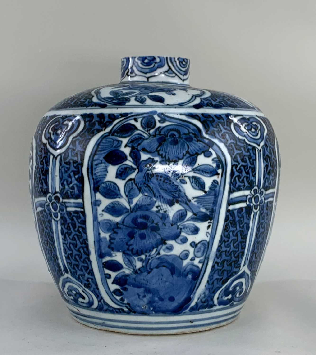 CHINESE BLUE & WHITE PORCELAIN JAR, Wanli, painted with four large lotus leaf shaped panels - Image 5 of 15