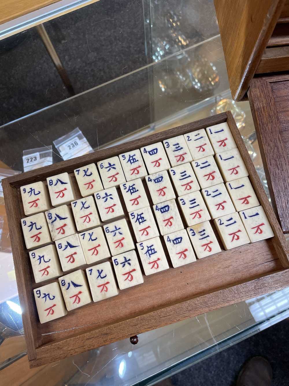 CHINESE EXPORT MAH JONG SET, bone & bamboo tiles carved and stained in colours, in hardwood box with - Image 8 of 12