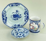THREE ITEMS CHINESE EXPORT PORCELAIN, including famille rose and blue and white tankard, 10.5cms