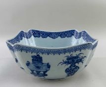 CHINESE BLUE & WHITE PORCELAIN BOWL, late Qianlong/Jiaqing, of square form with indented corners,