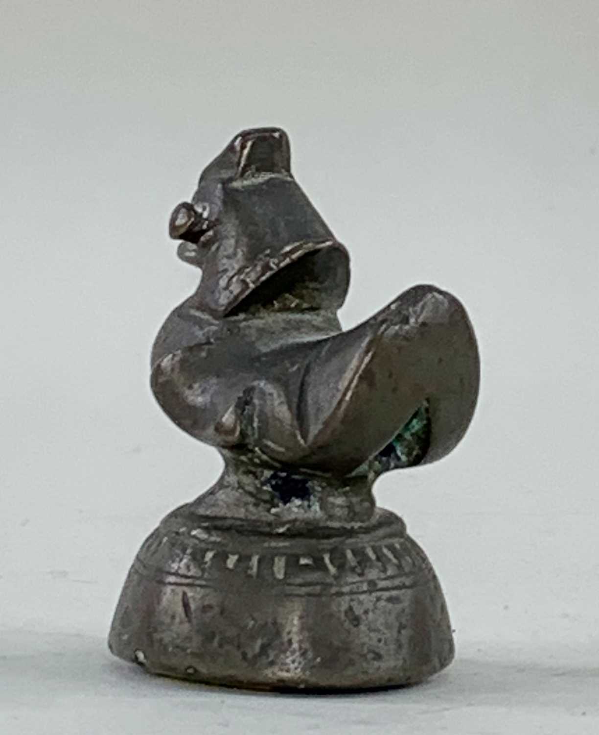 BURMESE BRONZE HINTHA BIRD OPIUM WEIGHT & MUGHAL-STYLE JADE HOOKAH MOUTHPIECE, bird weight 6.5cm h, - Image 6 of 6