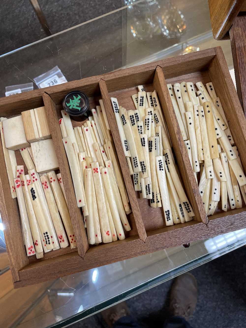 CHINESE EXPORT MAH JONG SET, bone & bamboo tiles carved and stained in colours, in hardwood box with - Image 11 of 12