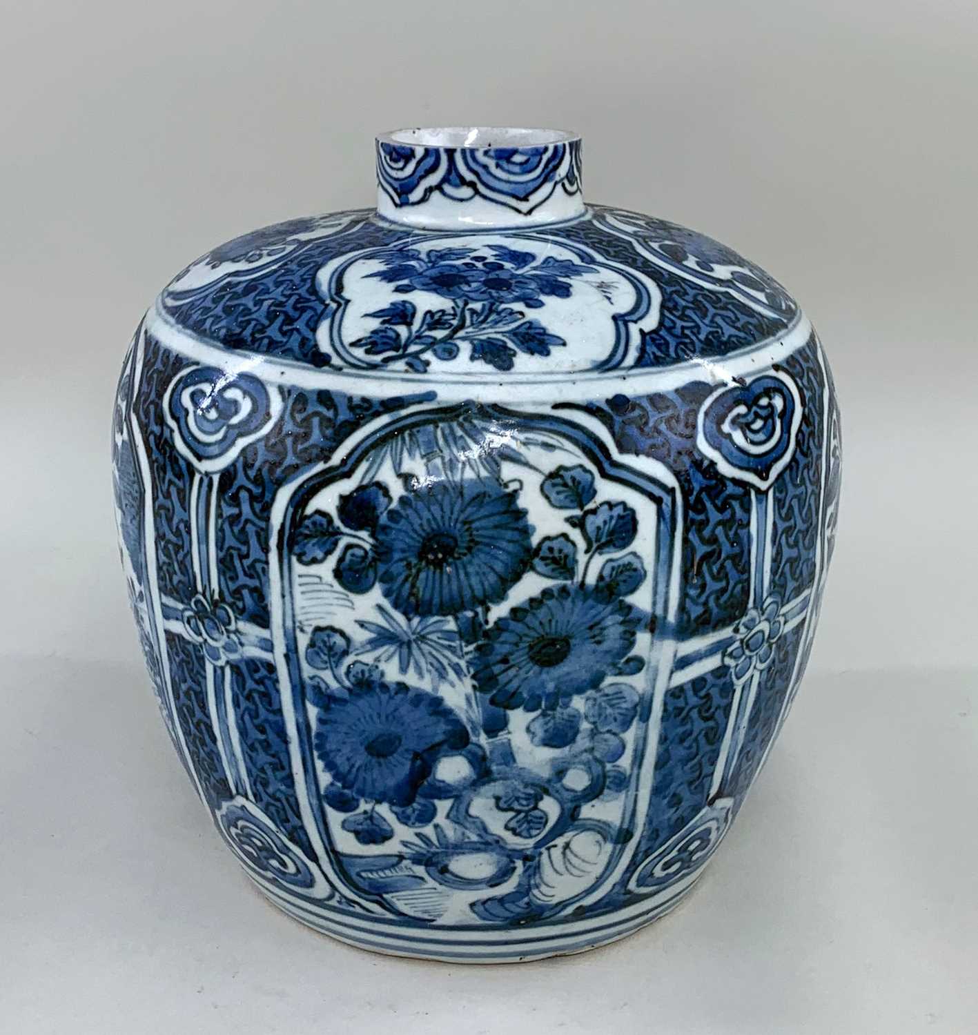 CHINESE BLUE & WHITE PORCELAIN JAR, Wanli, painted with four large lotus leaf shaped panels - Image 3 of 15