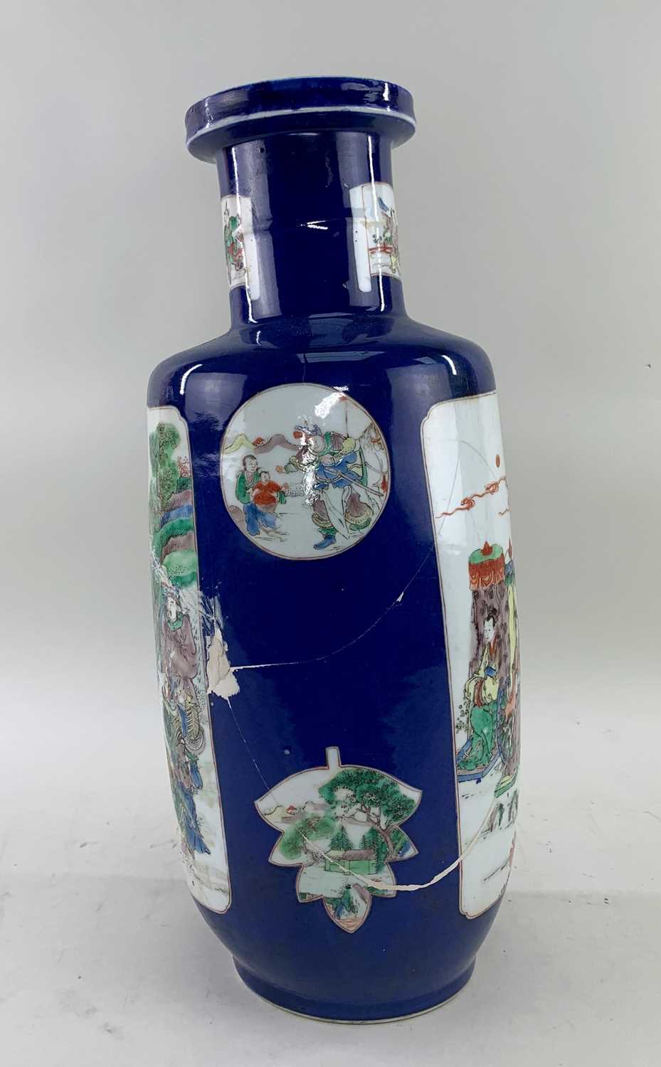 CHINESE FAMILLE VERTE PORCELAIN ROULEAU VASE, Qing Dynasty, painted with high ranking ladies or - Image 4 of 4