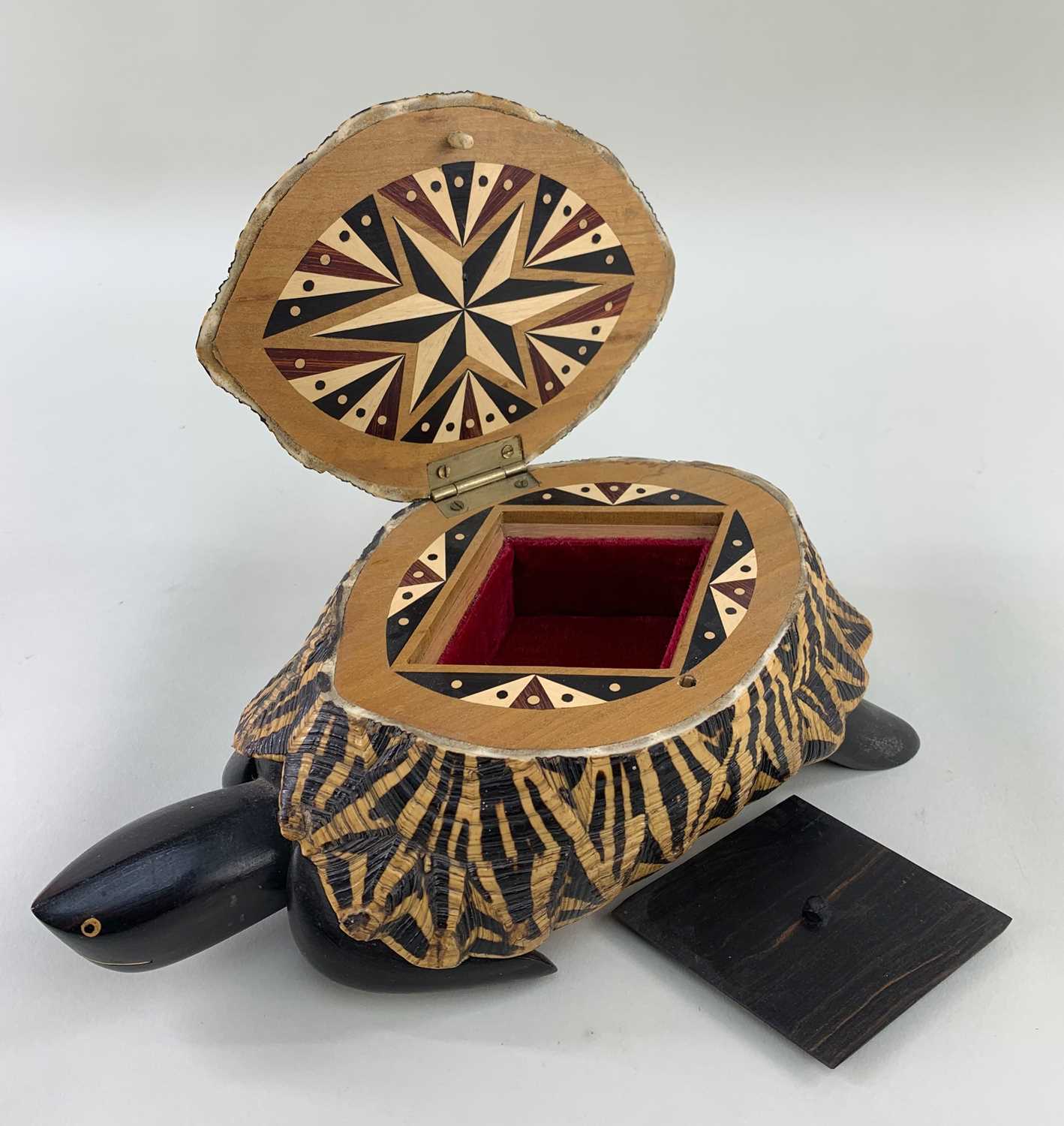 INDIAN STAR TORTOISE JEWELLERY BOX, early 20th Century, the hinged carapace opening to reveal a - Image 3 of 17