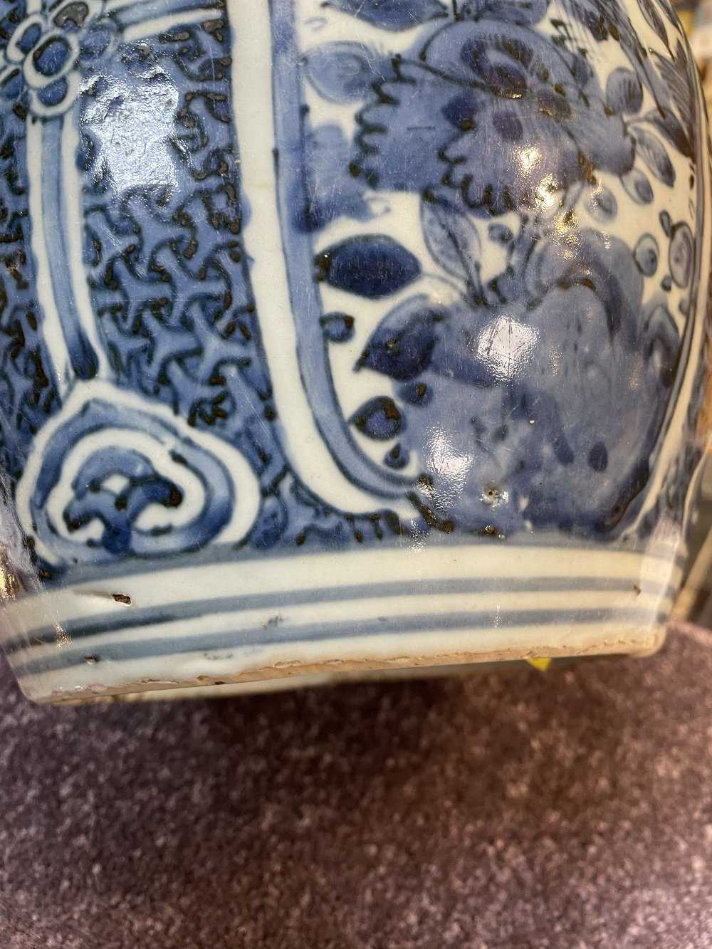 CHINESE BLUE & WHITE PORCELAIN JAR, Wanli, painted with four large lotus leaf shaped panels - Image 11 of 15
