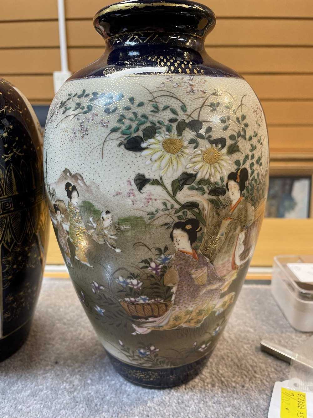 PAIR OF JAPANESE SATSUMA EARTHENWARE VASES, Meiji/Taisho Period, painted with two large panels of - Image 10 of 11